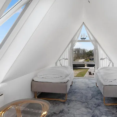 Rent A Charming And Well-maintained With A Beautiful Sea View In 度假居 *