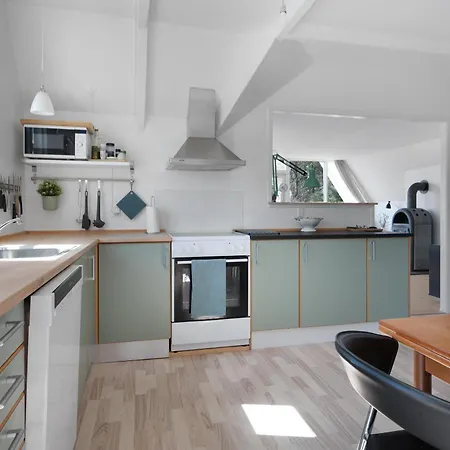 度假居 Rent A Charming And Well-maintained With A Beautiful Sea View In