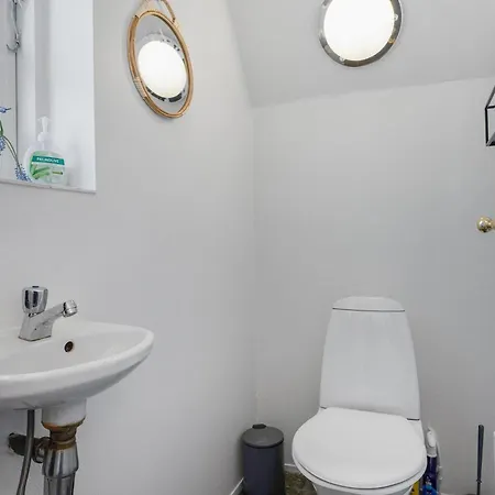 Rent A Charming And Well-maintained With A Beautiful Sea View In 度假居